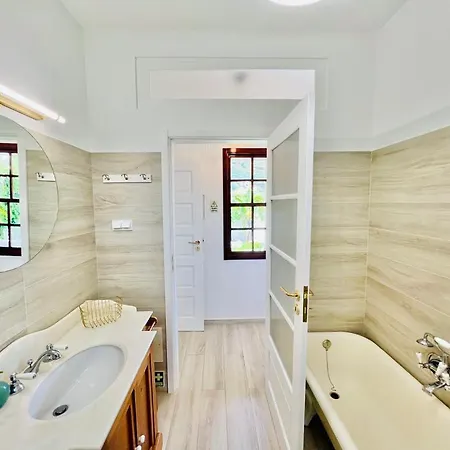 Casa Amoreiras By Ymr * Arco da Calheta (Madeira)