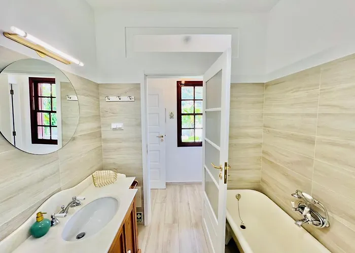 Casa Amoreiras By Ymr * Arco da Calheta (Madeira)